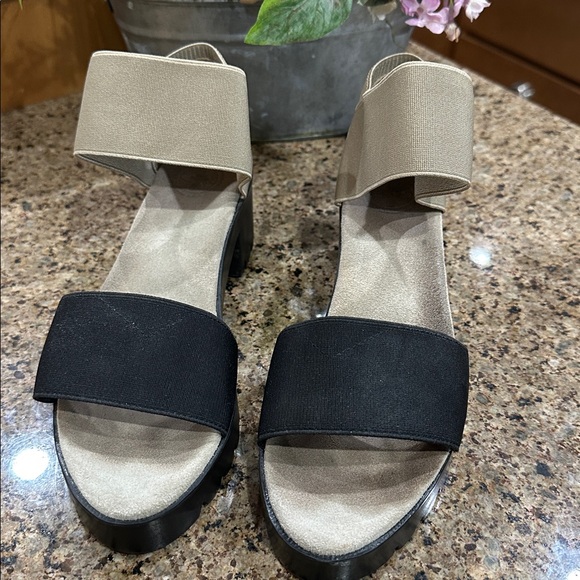 Charleston shoe company Monterey heeled sandals, size 8 - Picture 2 of 12